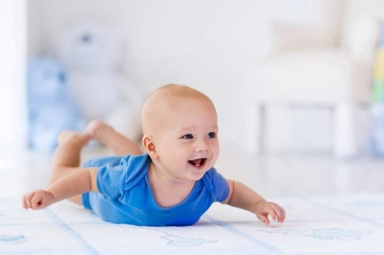  Trẻ sơ sinh mấy tháng thì cứng cổ? – Các bài tập giúp cơ cổ trẻ cứng cáp